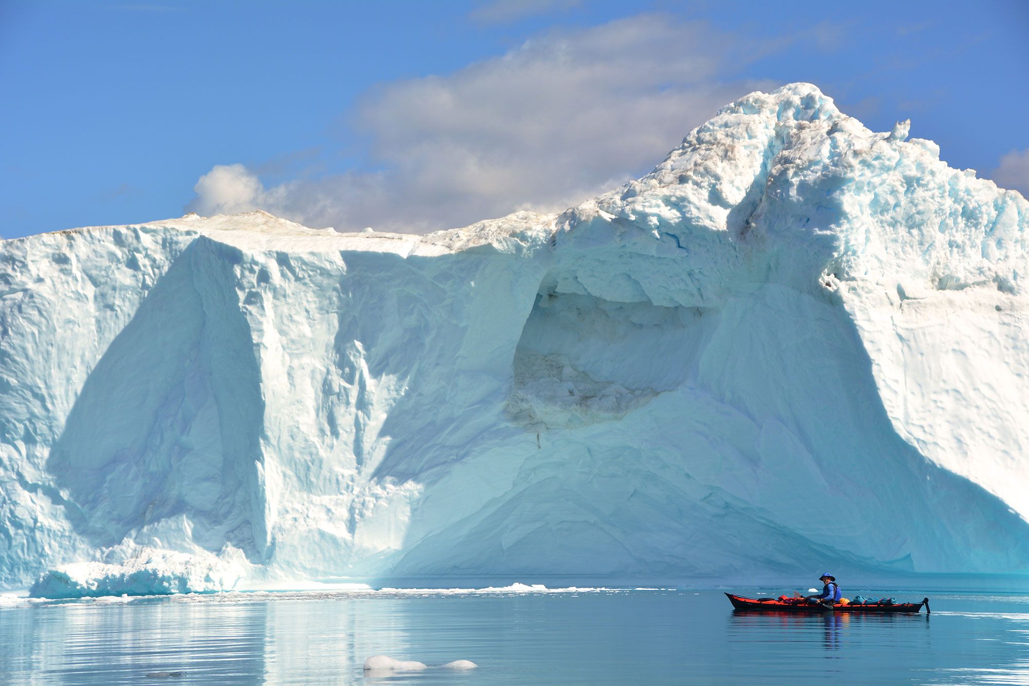 Eisberg mit Kayak